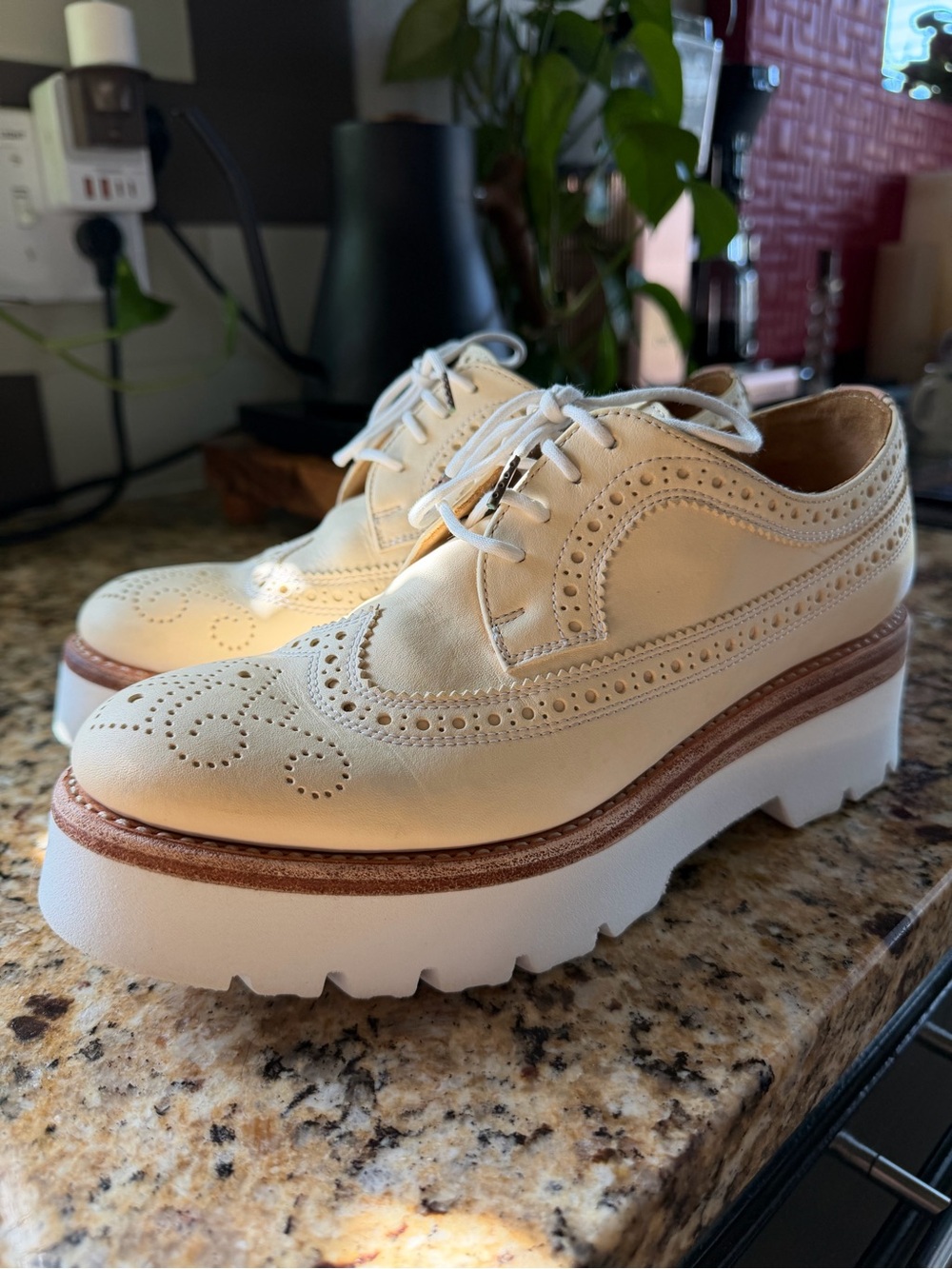 Women's Cream Wingtip Platform Brogues Lace-Up Oxfords